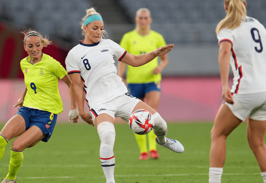 包含美国女足队员精彩表现，助力球队跻身世界杯决赛的词条