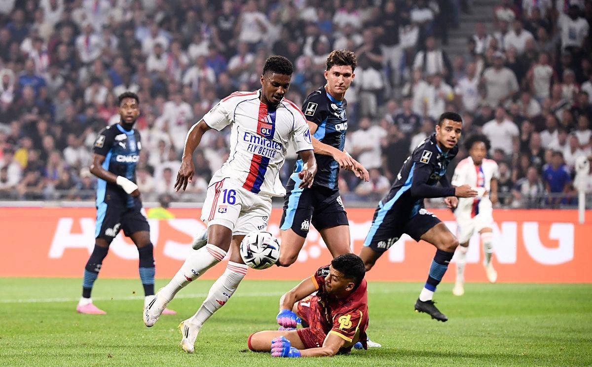 巴黎圣日耳曼客场大胜尼斯，取得三连胜的简单介绍